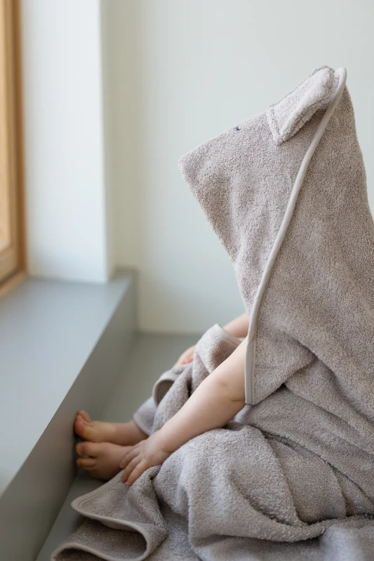 RECZNIK_BAMBUSOWY_Z_USZAMI_BEZOWY_-_BAMBOO_TOWEL_WITH_EARS_YOSOY_LIFESTYLE_PHOTO_4.webp