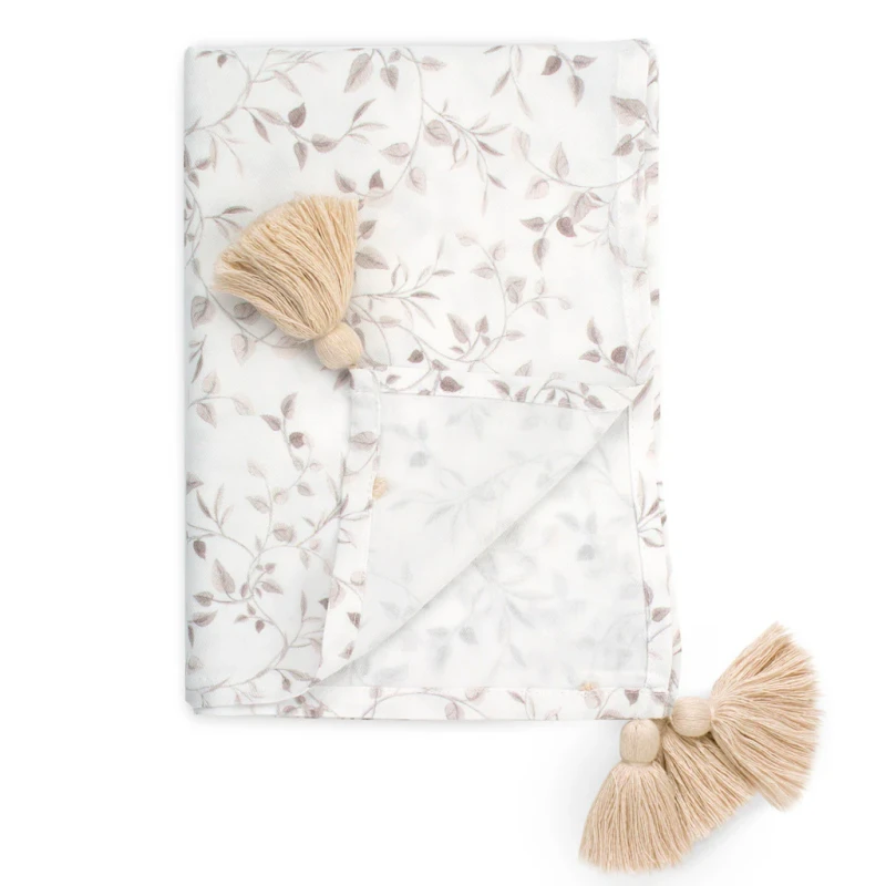 OTULACZ_BAMBUSOWY_Z_CHWOSTAMI_GARDEN_-_BAMBOO_SWADDLE_BLANKET_WITH_TASSELS_YOSOY.webp